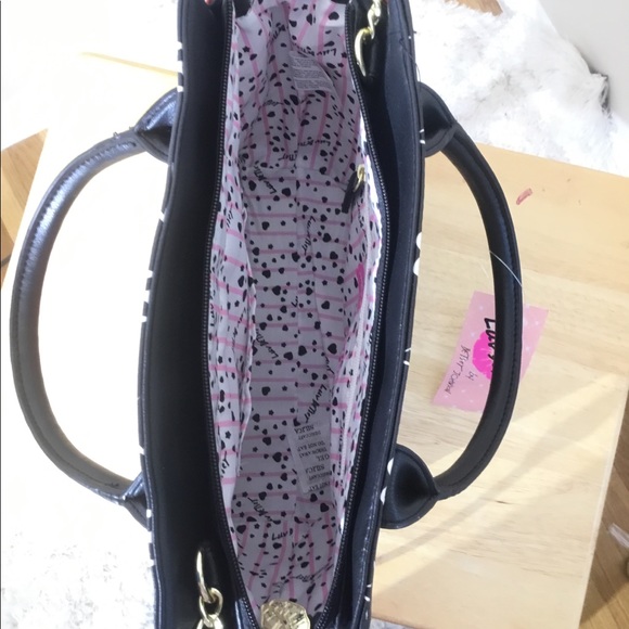 NWT, Betsey Johnson, Faux Leather, Shoulder Bag. - Picture 3 of 8